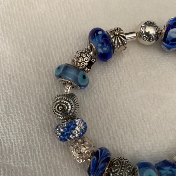 Authentic Pandora sterling silver bracelet with genuine sterling silver beads - Picture 2 of 7